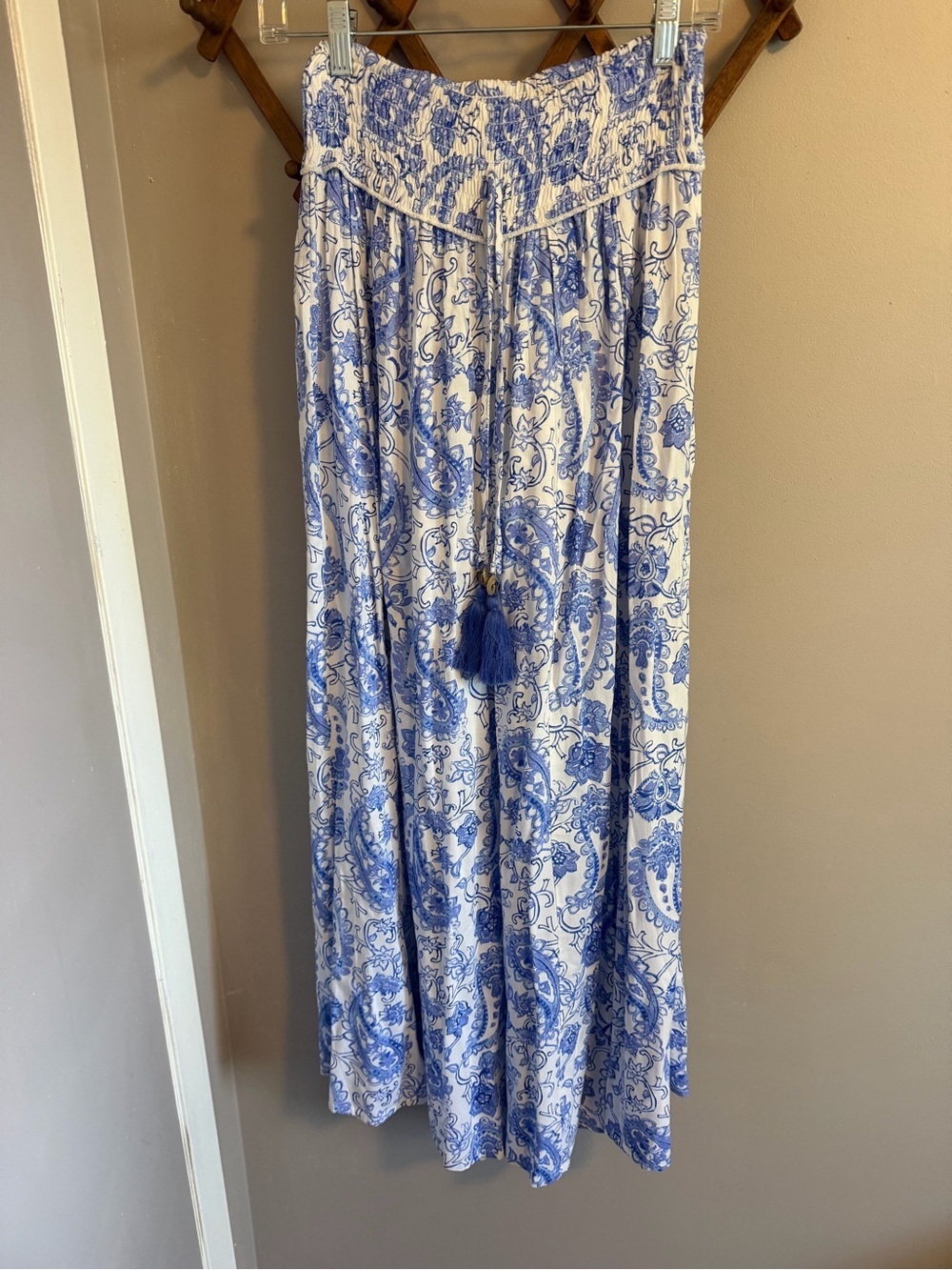 True Destinations Blue White Paisley Wide Leg Smocked Waist Pants Size M